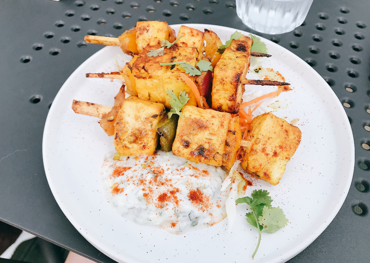 Husk Eats 1600x1140 V0110