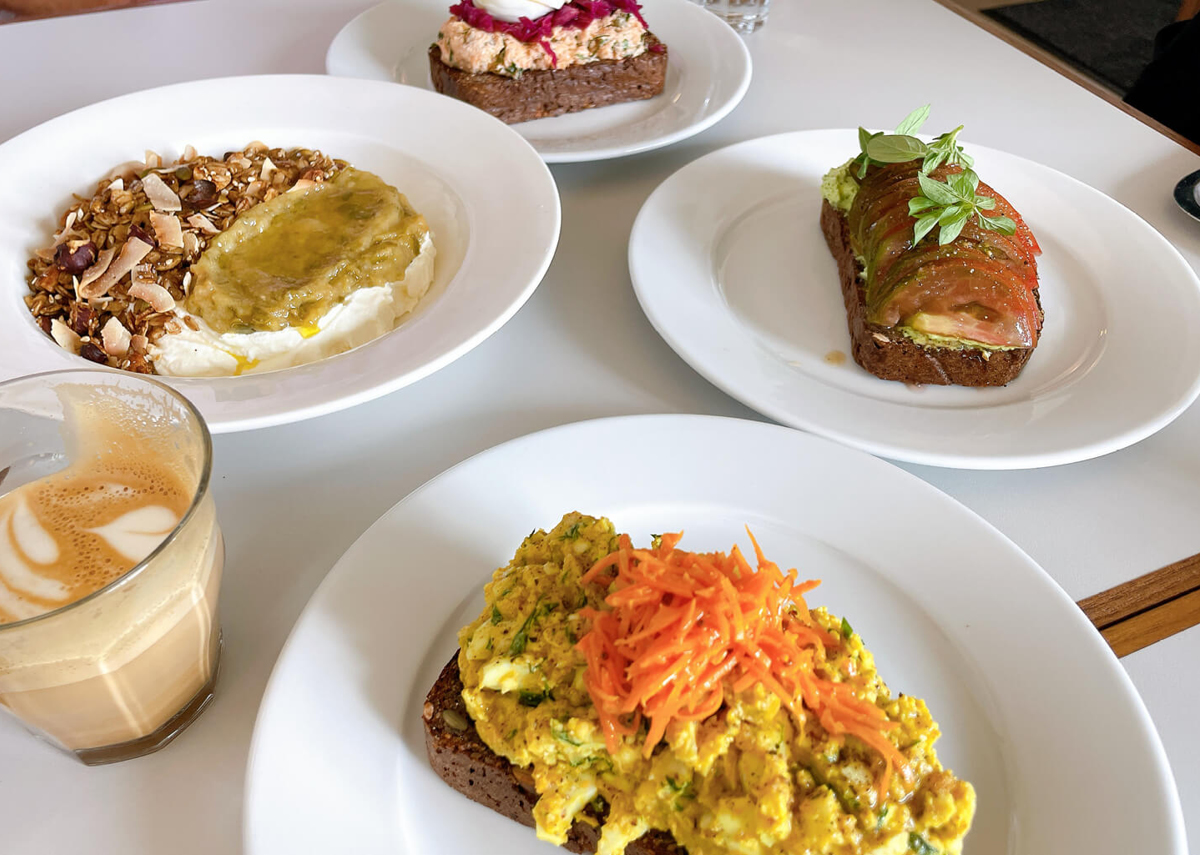 Husk Eats 1600x1140 V0110