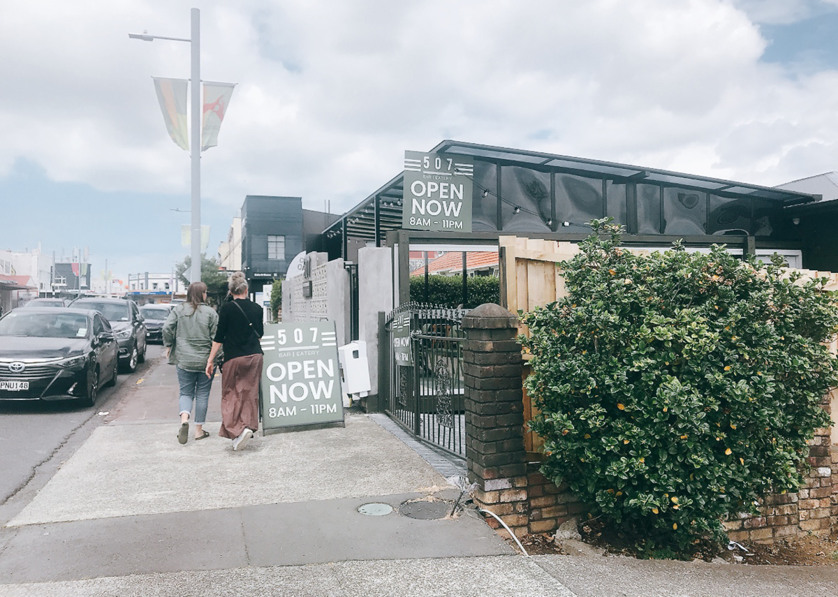 Husk Eats 1600x1140 V017